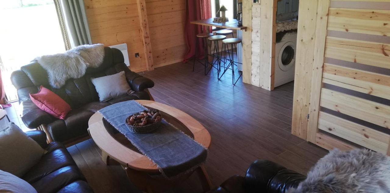 Woodorf Drewnem Uslane - Domki Z Bala Nad Rzeka Slupia Wsrod Pol I Lasow Z Chata Grillowa, Ogniskiem I Placami Zabaw Dla Dzieci Ustka Exteriör bild